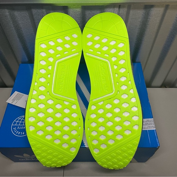 Adidas NMD R1.V2 Grey/Signal Green GY6163 Men's Shoes NEW - Picture 5 of 5